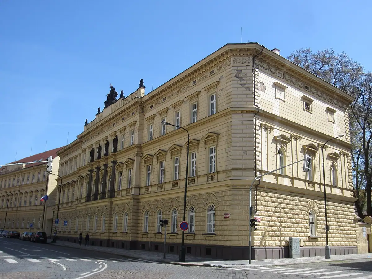 Budova školy: Gymnázium Botičská