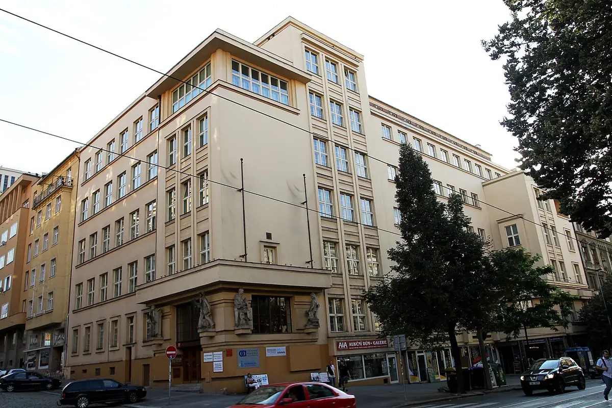 School building: OA Vinohradská
