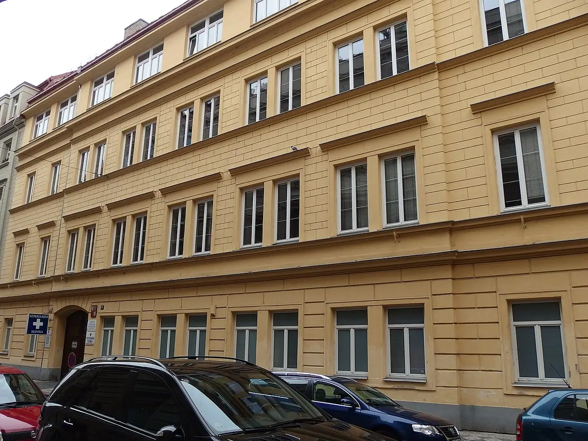 Budova školy: SPŠ, SOŠ a Gymnázium Podskalská