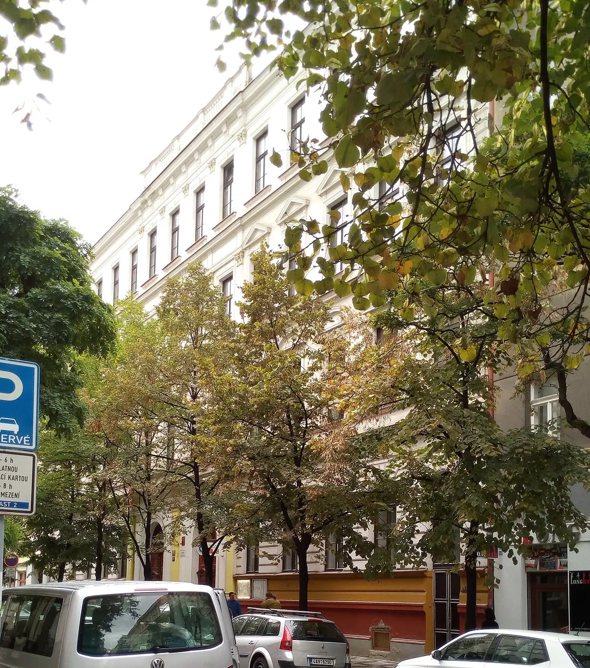 School building: SŠ obchodní Belgická