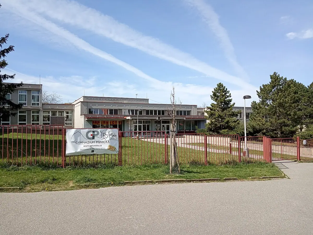 Budova školy: Gymnázium Písnická