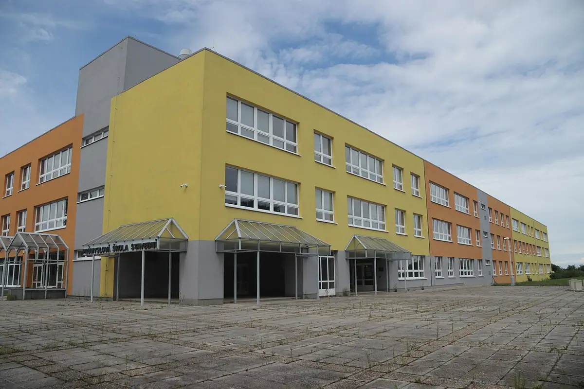 Budova školy: SPŠ stavební Josefa Gočára
