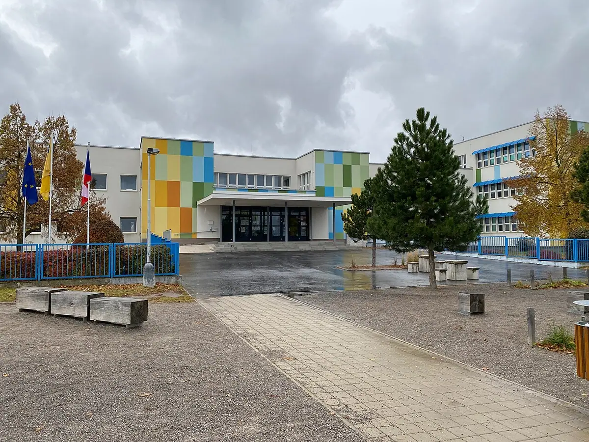 Budova školy: Gymnázium ALTIS