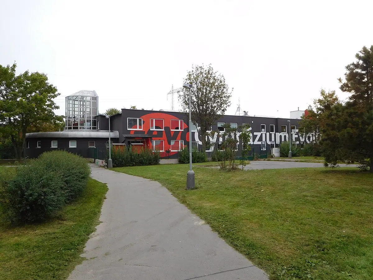 Budova školy: Gymnázium Evolution