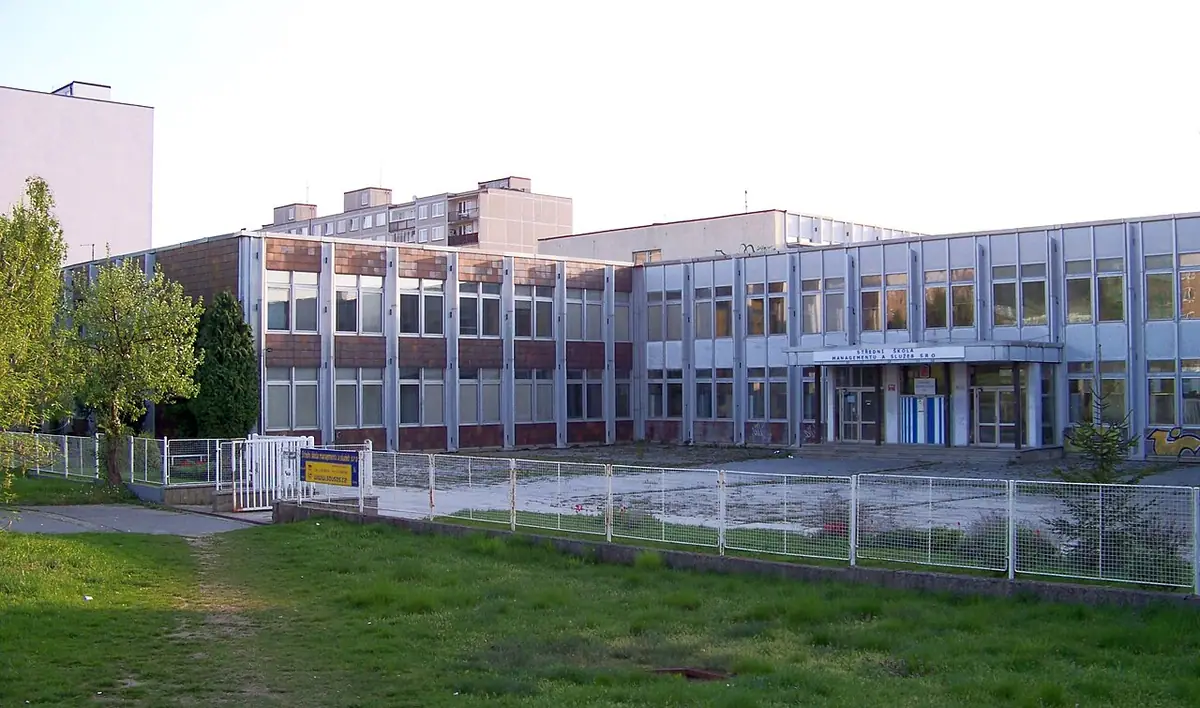 School building: SŠ managementu a služeb Praha