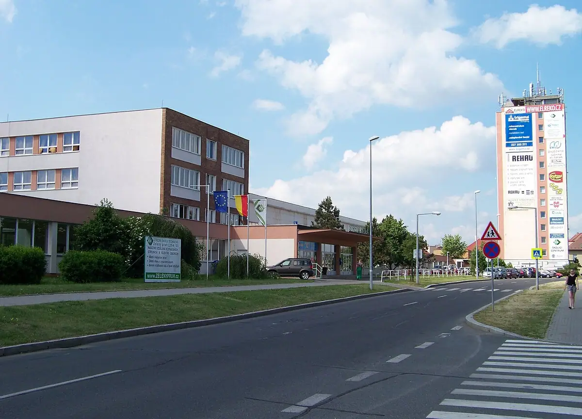 School building: Akademie řemesel Praha