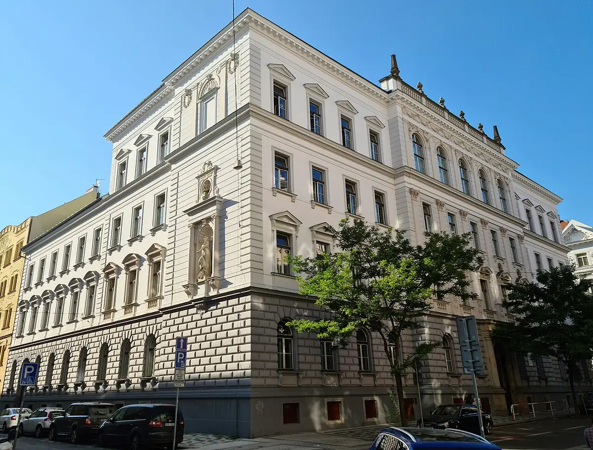 Budova školy: Gymnázium Christiana Dopplera