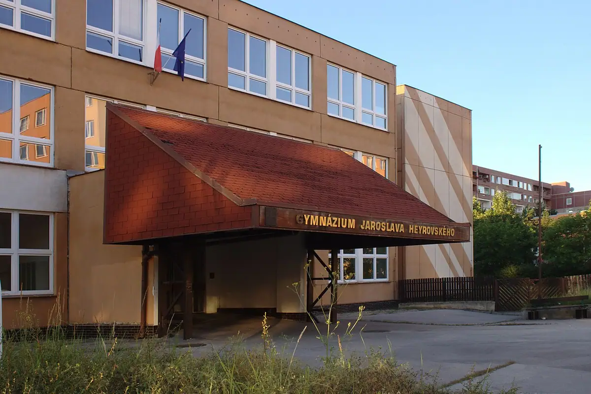 School building: Gymnázium Jaroslava Heyrovského