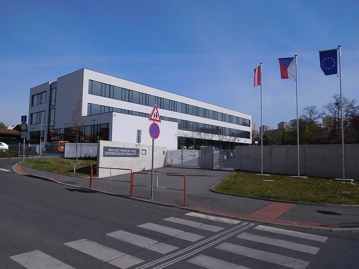 Budova školy: Rakouské gymnázium v Praze