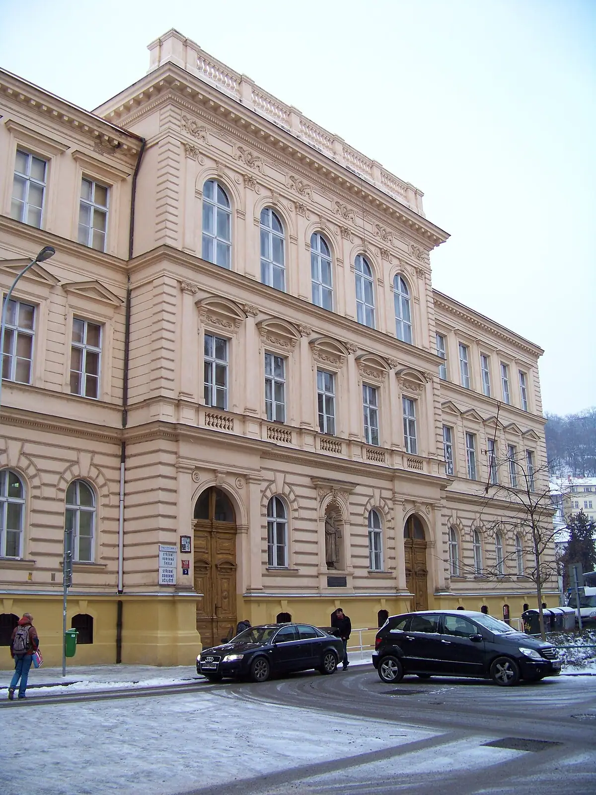 Budova školy: SOŠ Drtinova