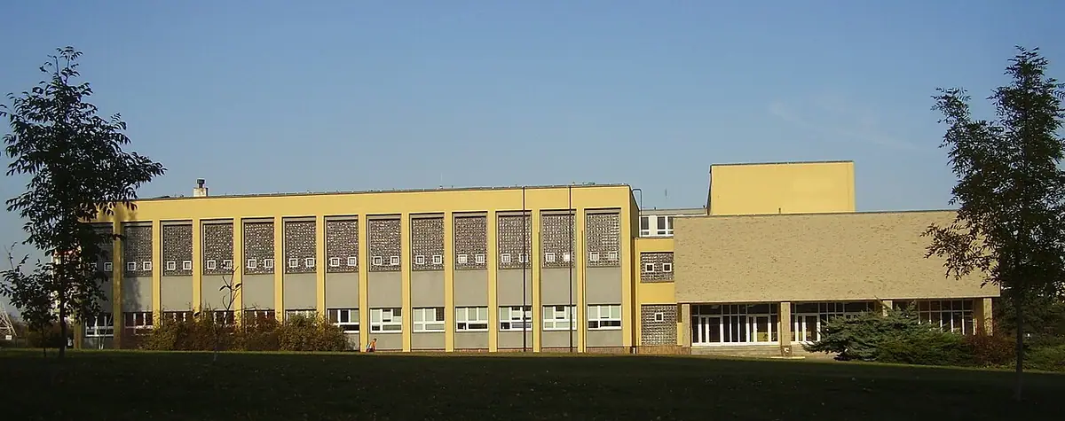 Budova školy: Gymnázium Arabská
