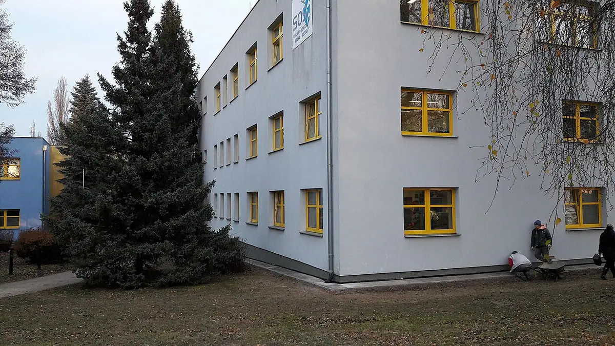 School building: SOŠ civilního letectví