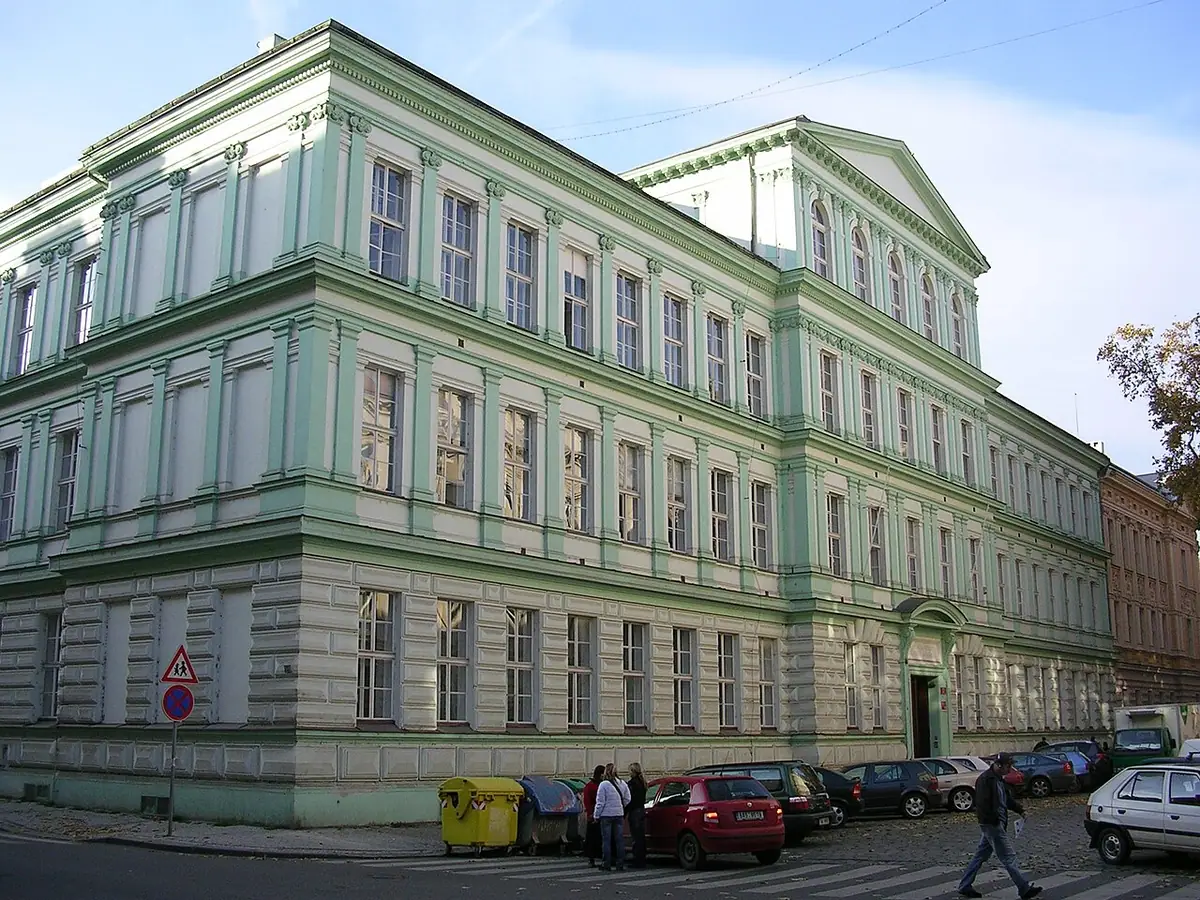 Budova školy: Karlínská obchodní akademie