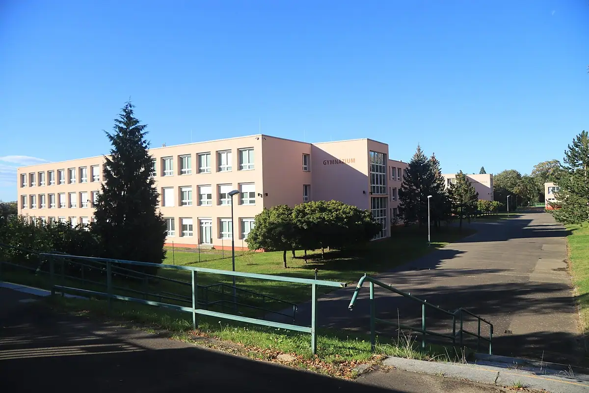 Budova školy: Gymnázium Ústavní
