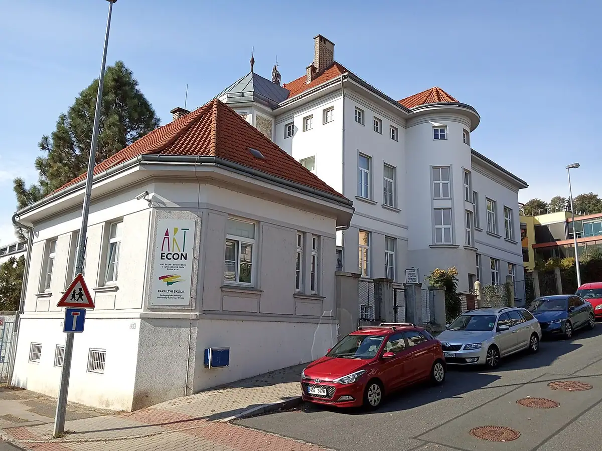Budova školy: ART ECON Praha