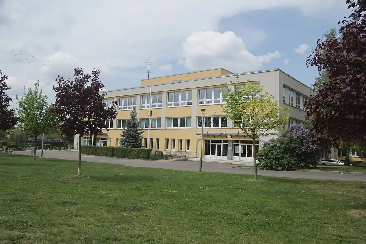 Budova školy: Gymnázium Chodovická
