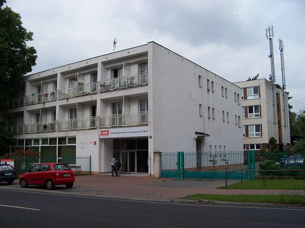 Budova školy: Hotelovka Klánovice