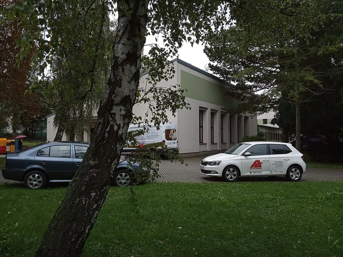 School building: SOŠ a SOU Čakovice