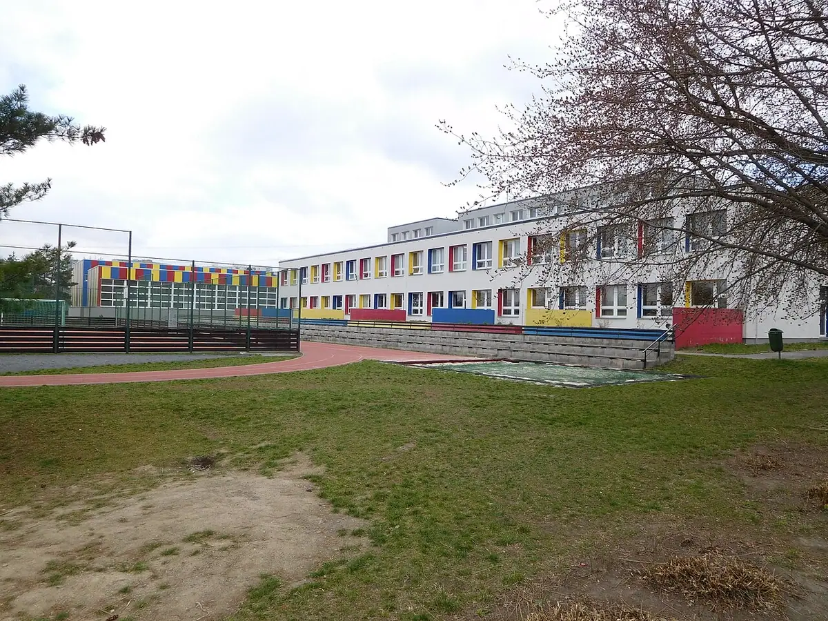 Budova školy: Gymnázium ARCUS