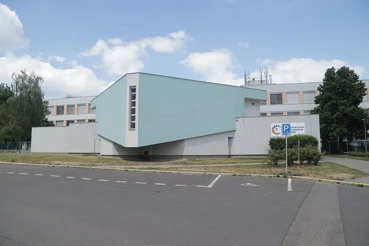School building: SPŠ a Gymnázium Na Třebešíně