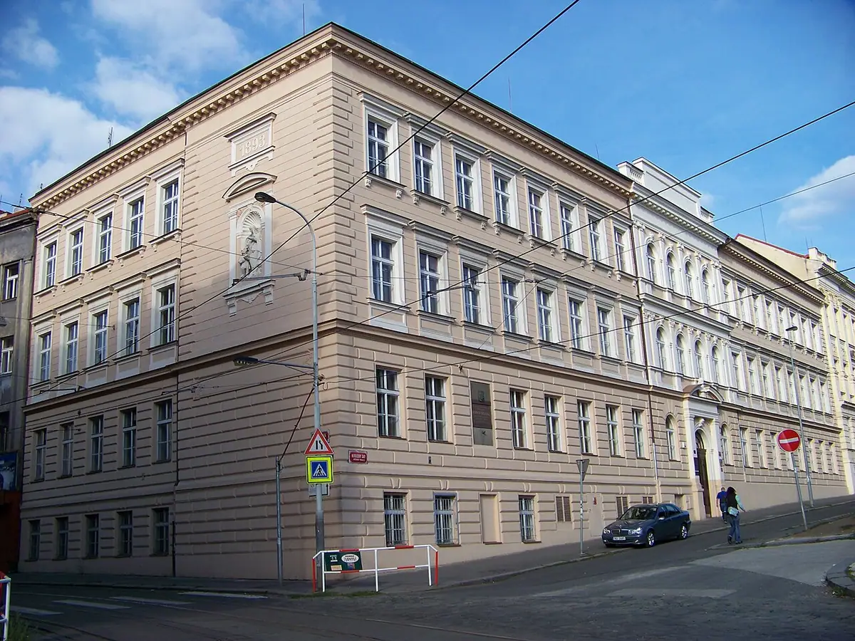 School building: OA Heroldovy sady