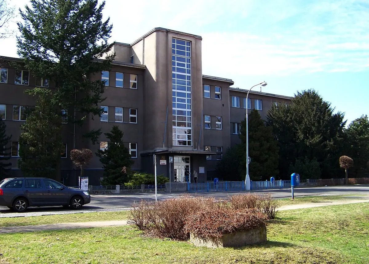 School building: Dvořákovo gymnázium Kralupy