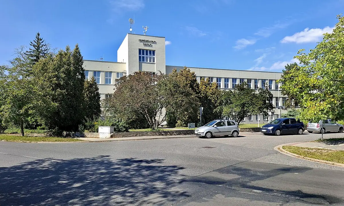 Budova školy: SZeŠ a SOŠ Poděbrady