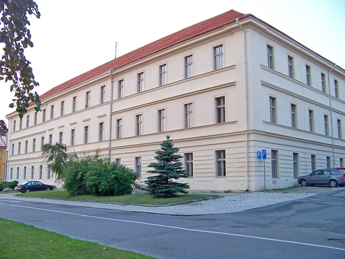 Budova školy: Gymnázium Zikmunda Wintra