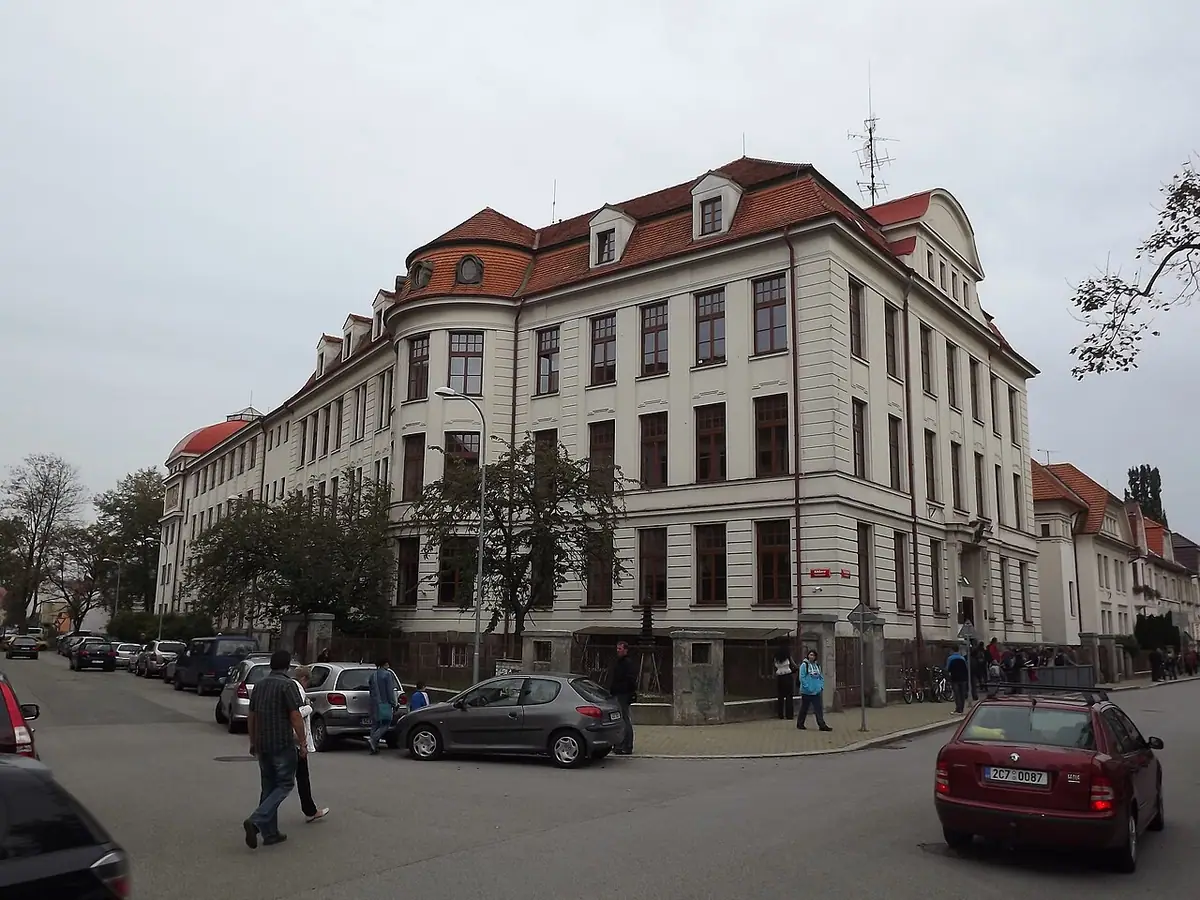Budova školy: SPŠ strojní a elektrotechnická ČB