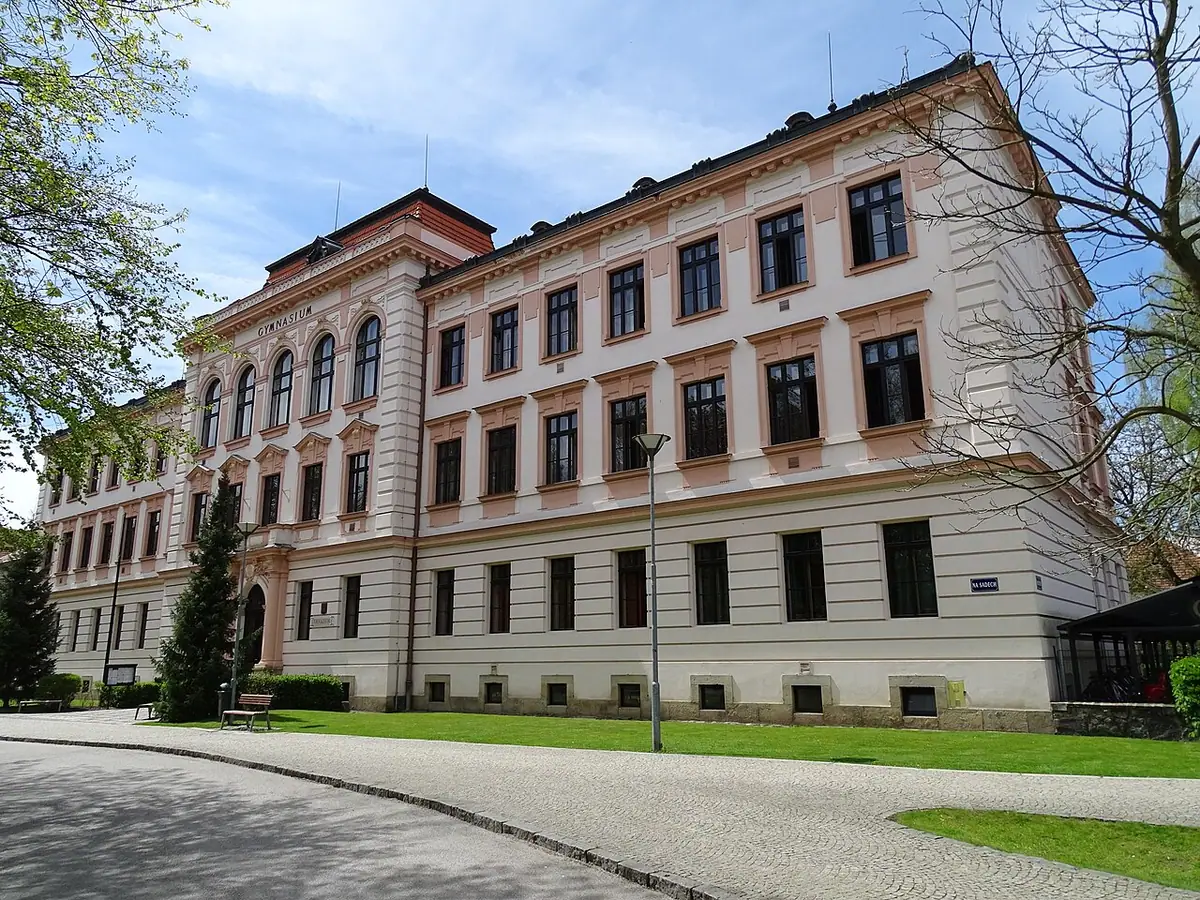 Budova školy: Gymnázium Třeboň