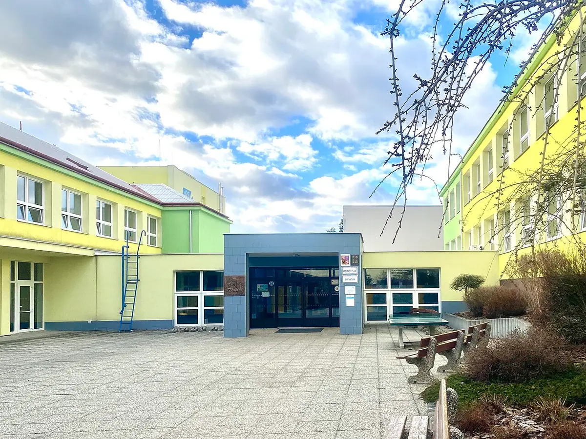 Budova školy: Gymnázium Dačice