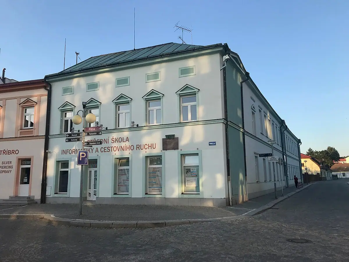 Budova školy: SŠ informatiky a cestovního ruchu Humpolec