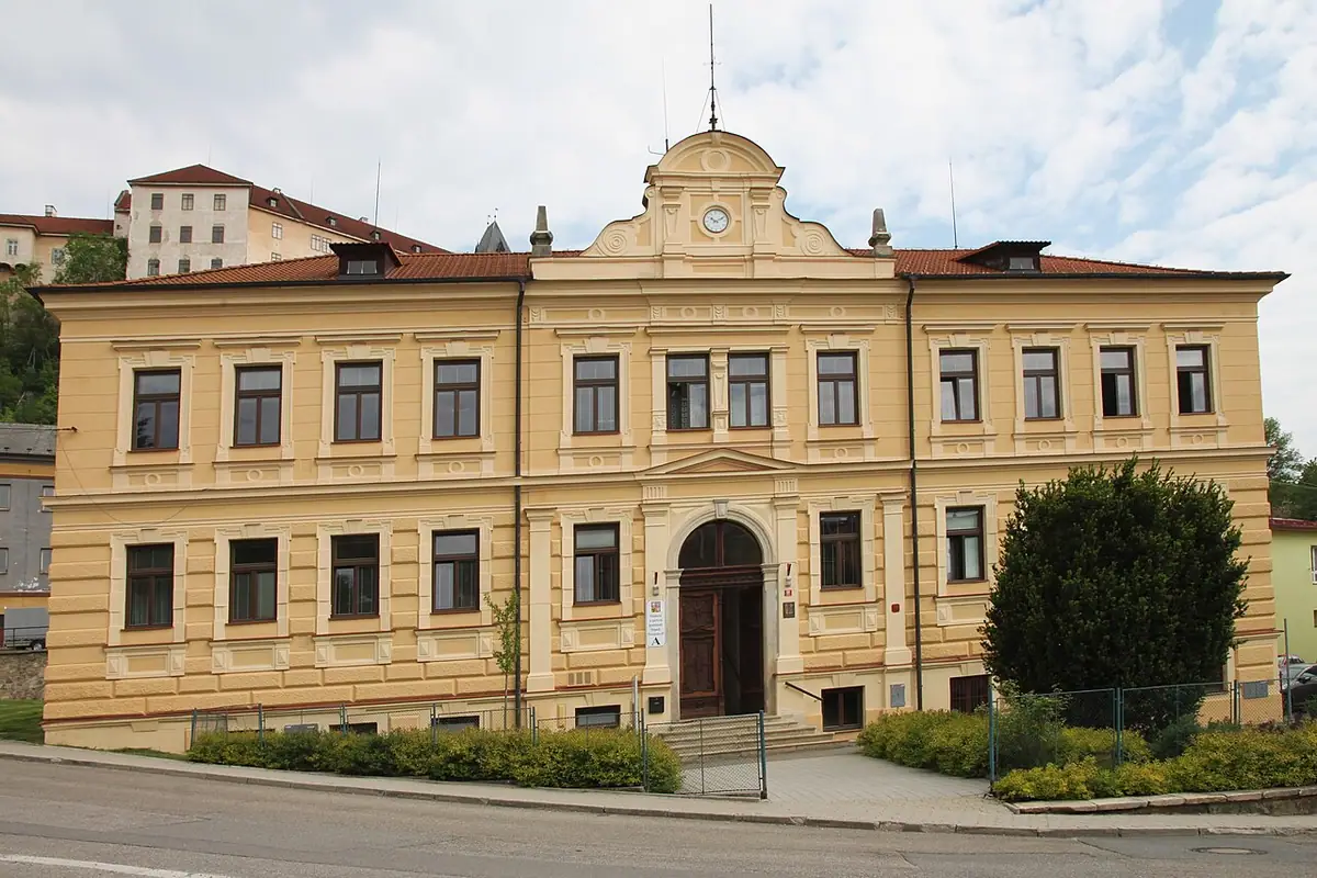Budova školy: Všeobecné a sportovní gymnázium Vimperk