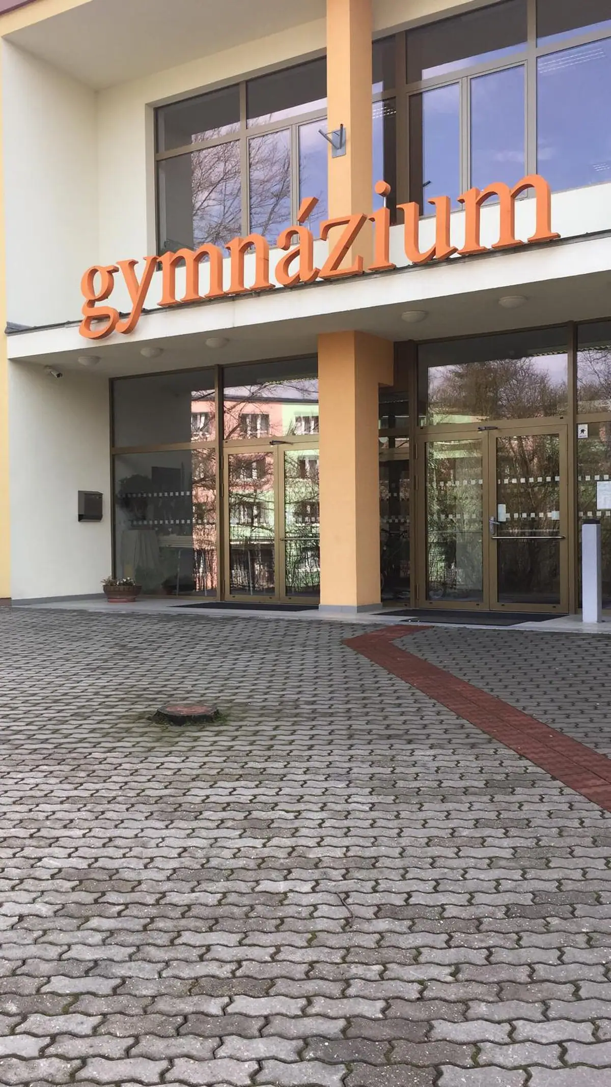 Budova školy: První české gymnázium Karlovy Vary