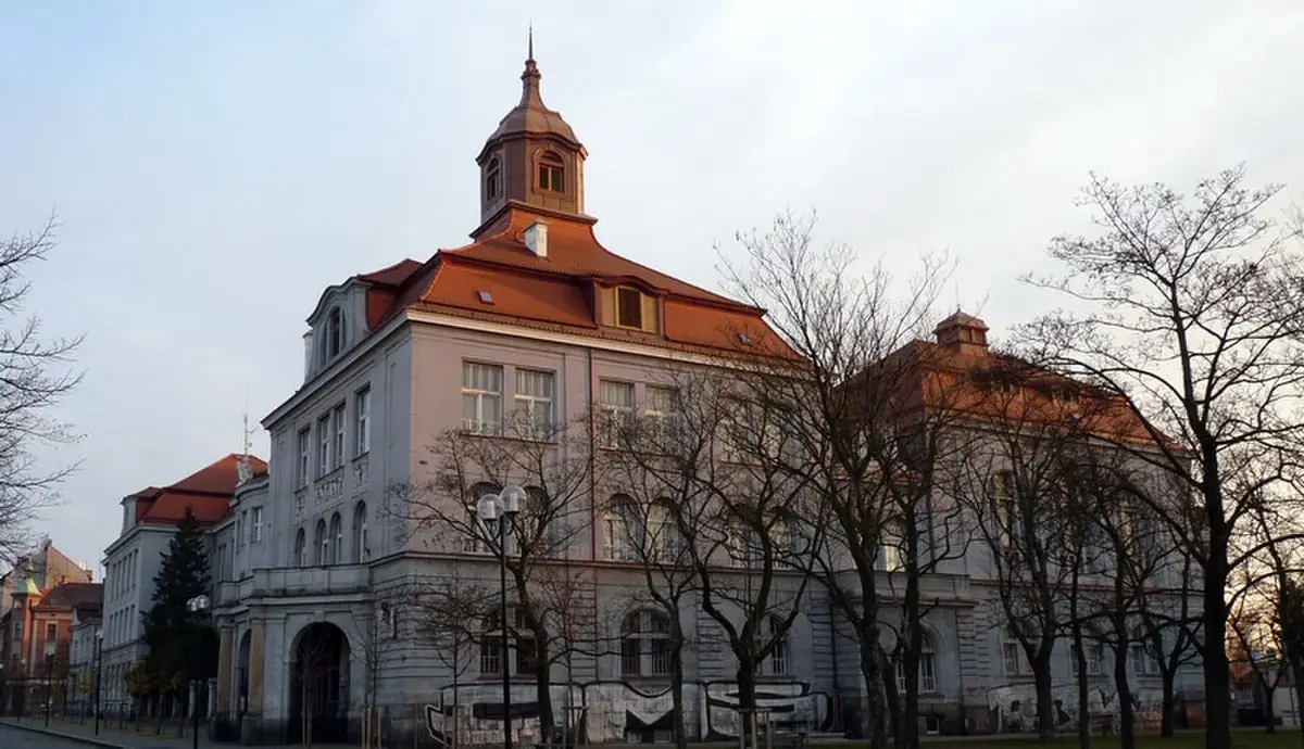 Budova školy: Mikulášské gymnázium Plzeň