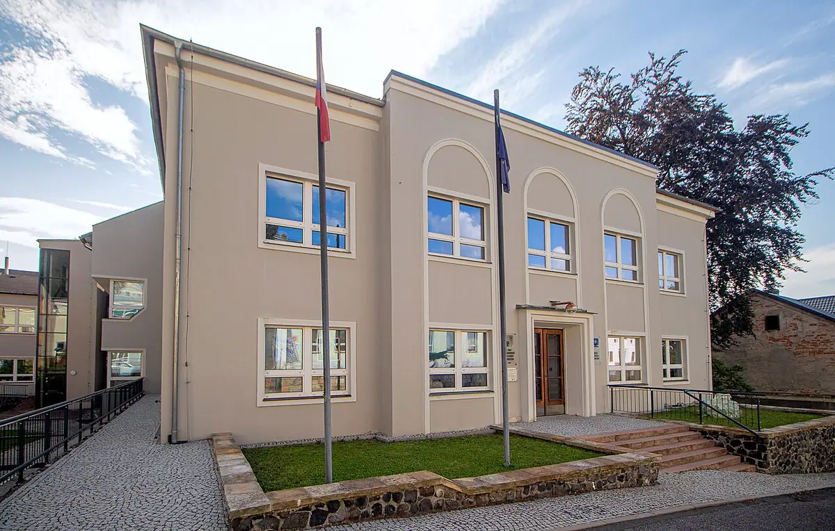 School building: SUPŠ sklářská Kamenický Šenov