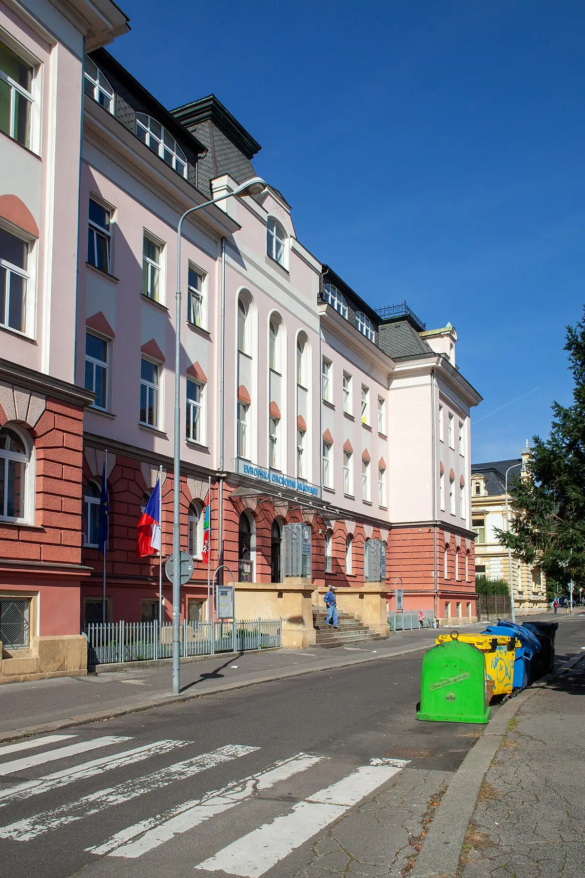 Budova školy: Evropská obchodní akademie Děčín