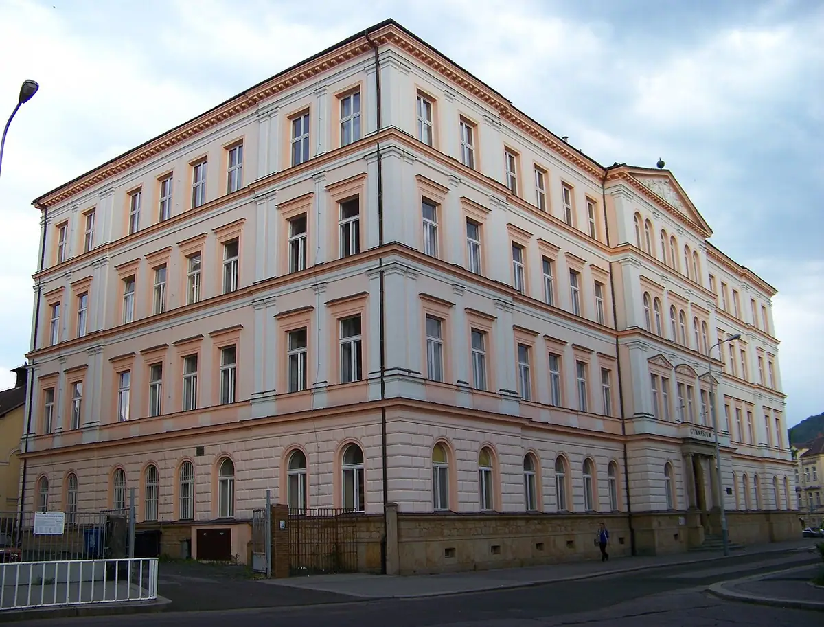 Budova školy: Gymnázium Děčín
