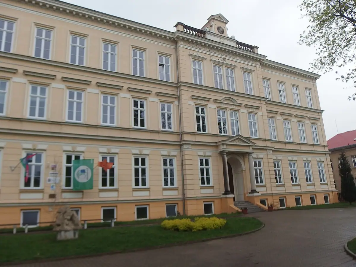 Budova školy: Gymnázium Kadaň