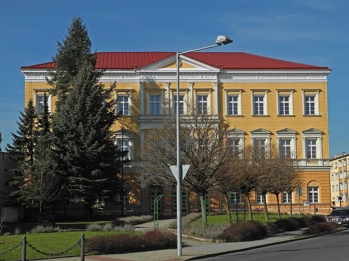 Budova školy: SPŠ stavební a OA Kadaň