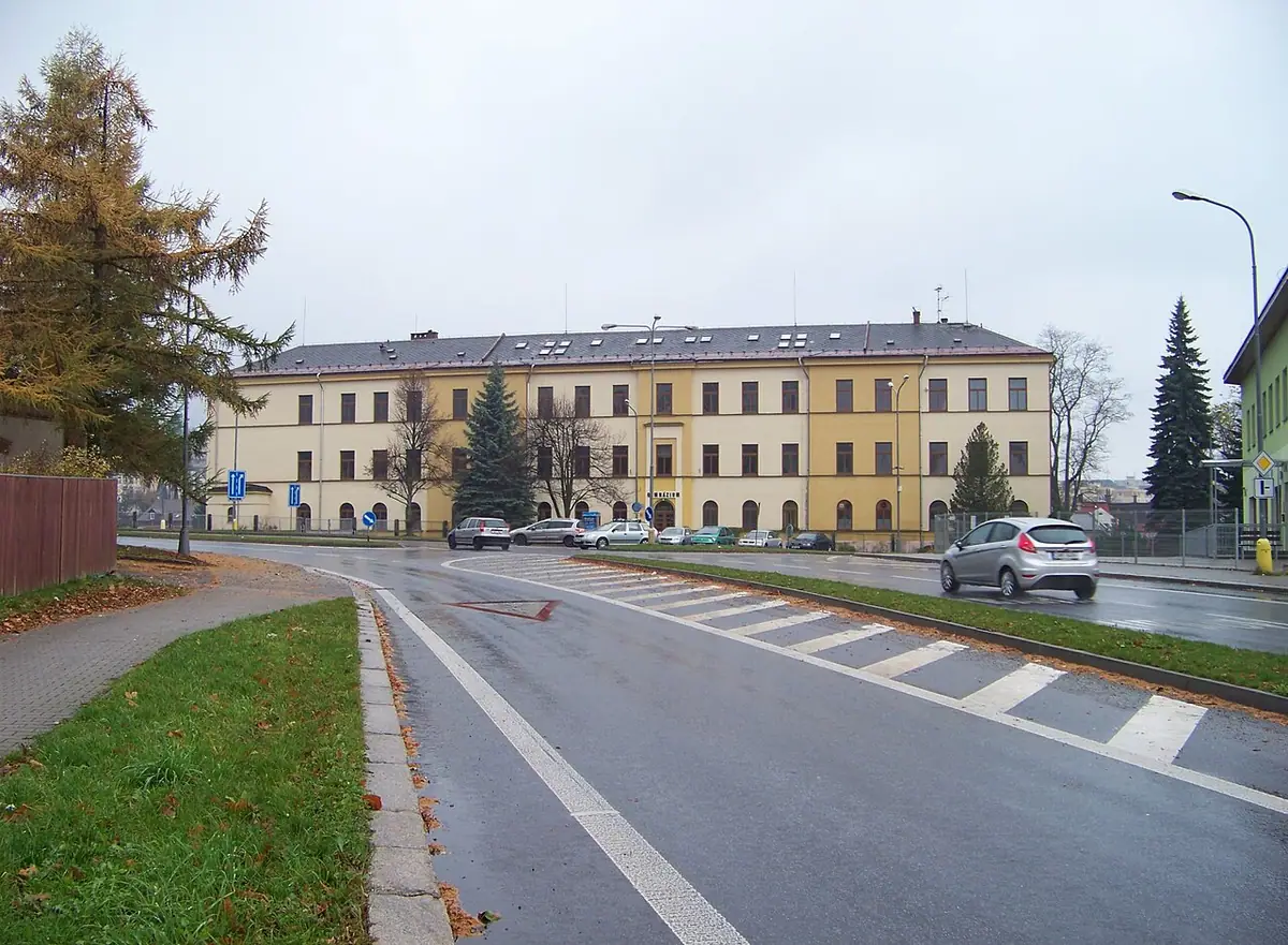 School building: Gymnázium U Balvanu