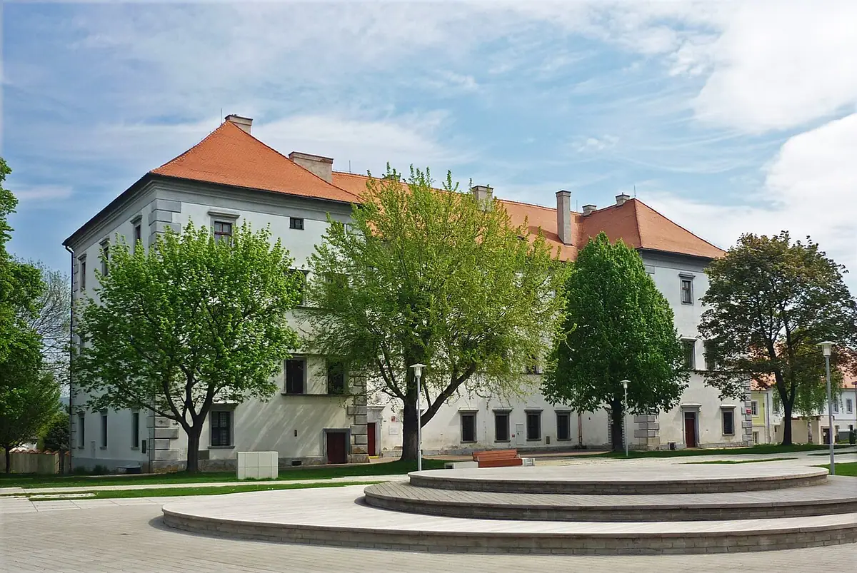 Budova školy: Technická a zahradnická škola Lovosice