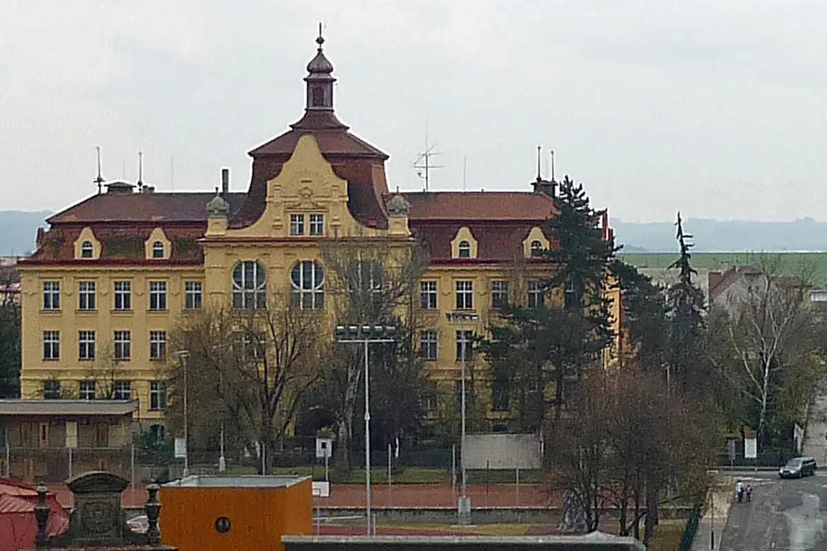 Budova školy: Gymnázium Žatec