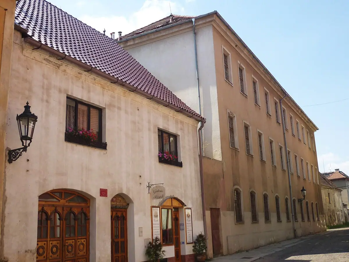 Budova školy: SOU a SOŠ SČMSD Žatec