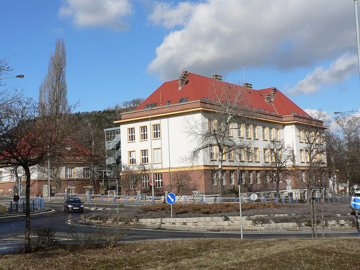 Budova školy: Podkrušnohorské gymnázium Most a Bílina