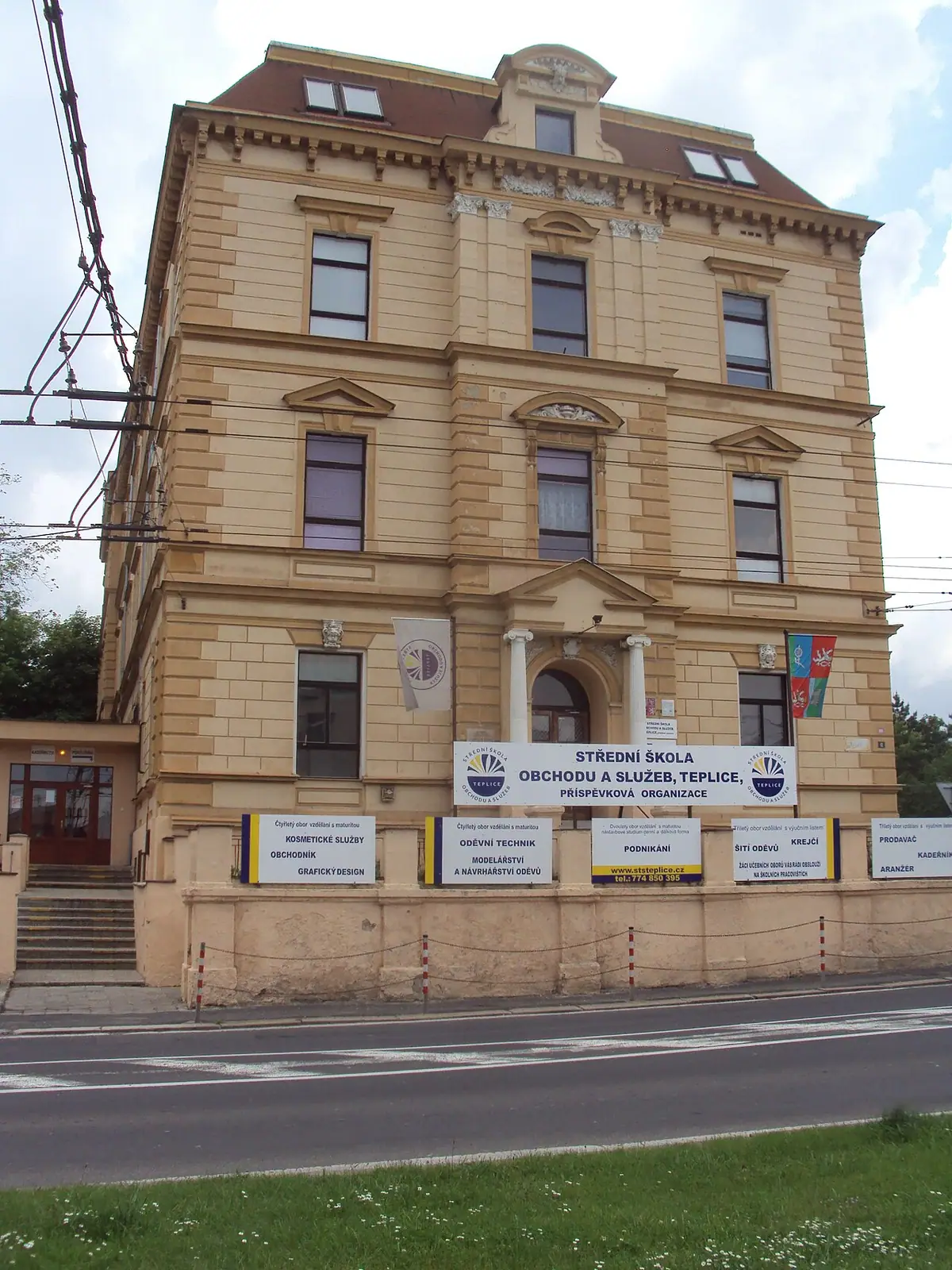 School building: SŠ obchodu a služeb Teplice
