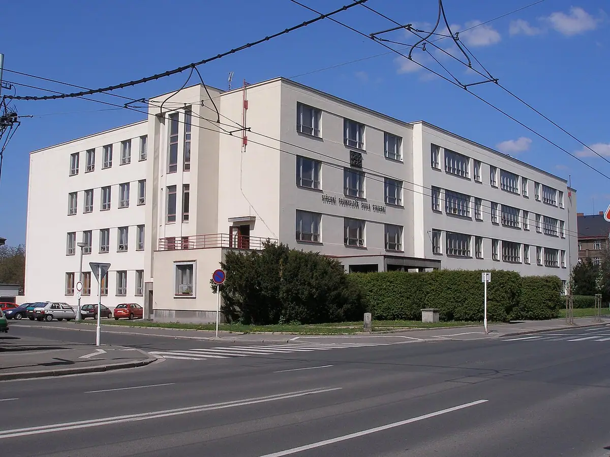 Budova školy: SPŠ stavební Hradec Králové