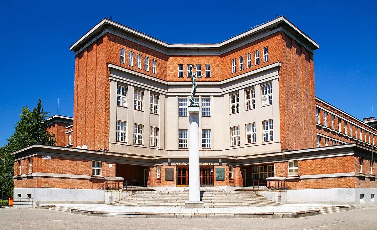 Budova školy: Gymnázium J. K. Tyla