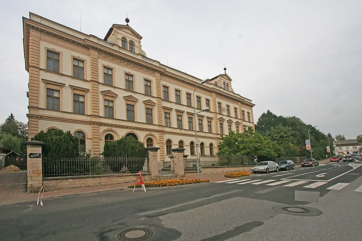 Budova školy: Lepařovo gymnázium Jičín