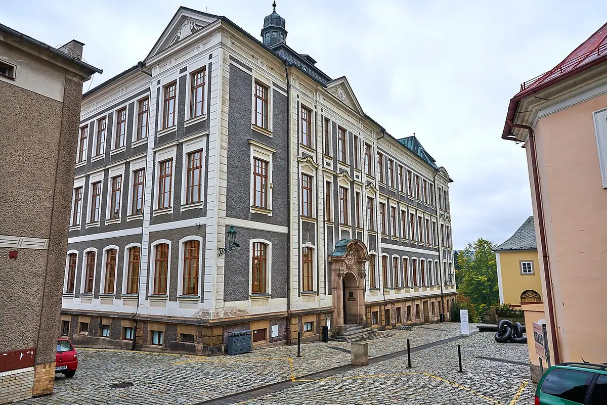 Budova školy: Gymnázium Broumov